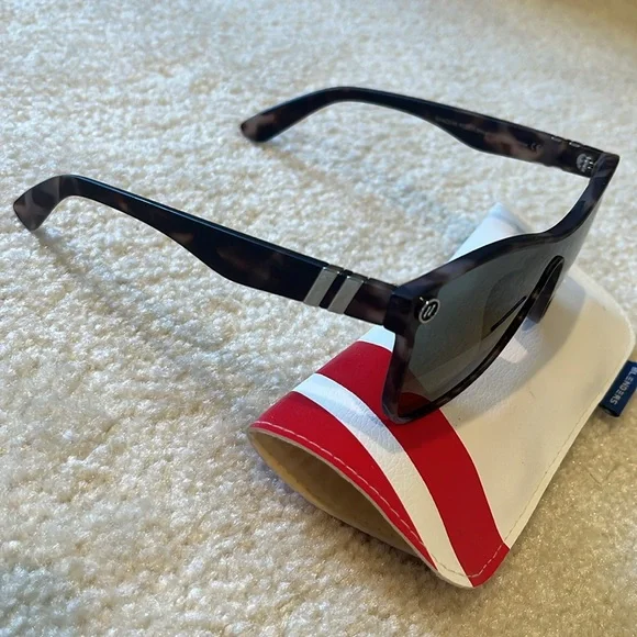 Blenders Sunglasses - Picture 5 of 5